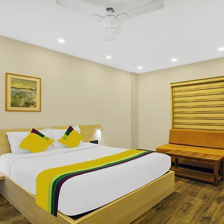 Itsy Hotels Transit Express Kolkata Bagian luar foto