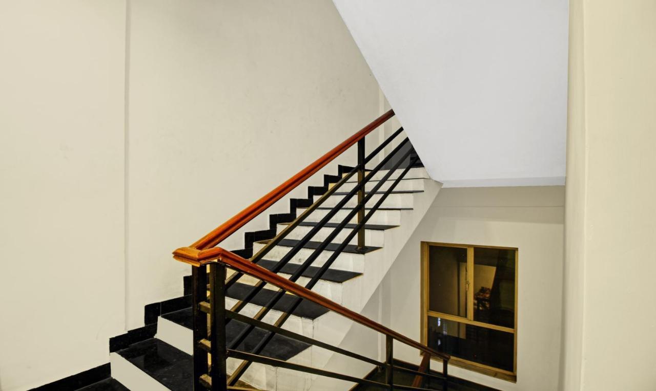 Itsy Hotels Transit Express Kolkata Bagian luar foto